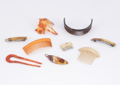 Lot 1098 - Doll's hair combs