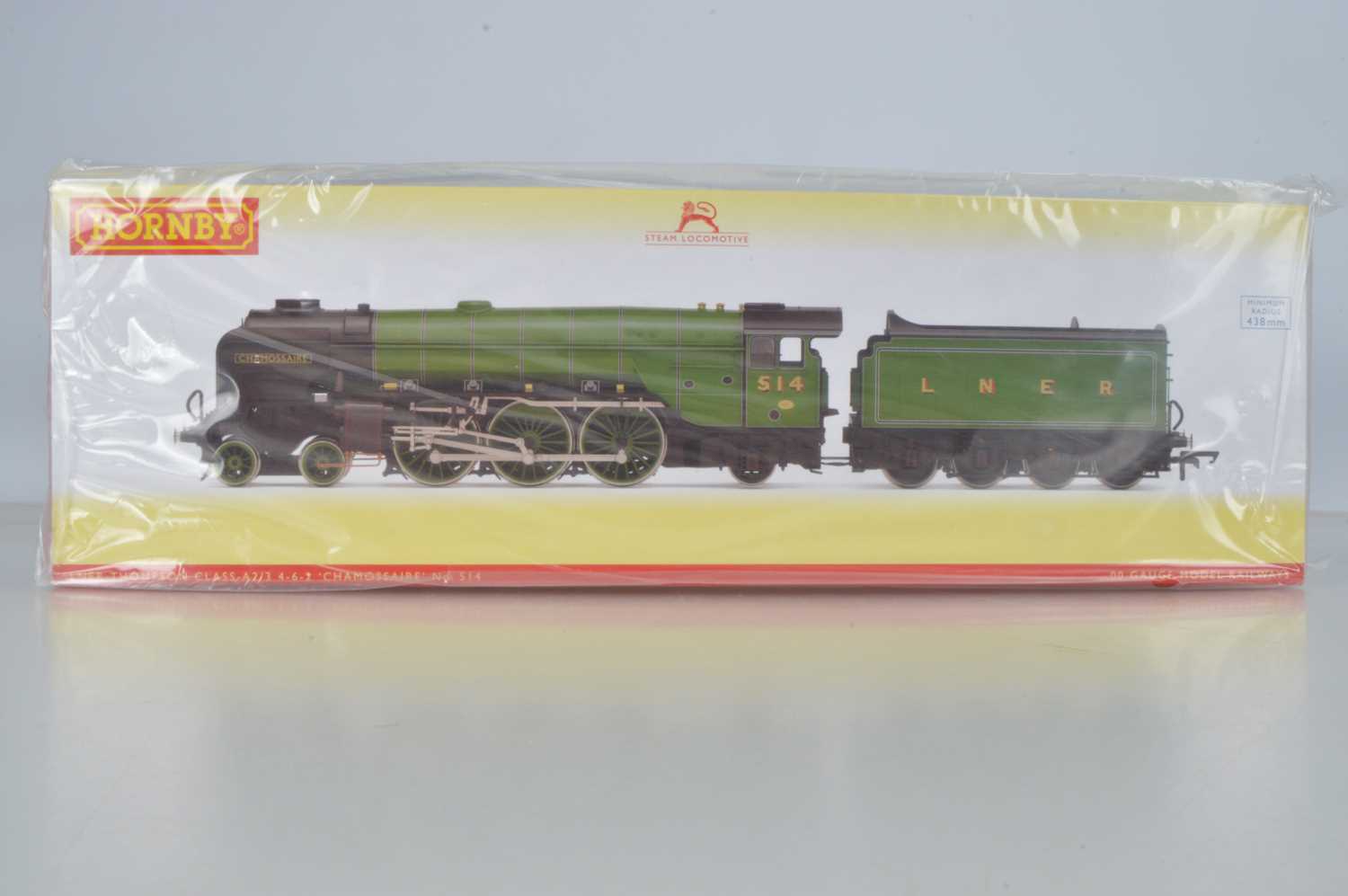 Lot 18 - Hornby (China) boxed 00 Gauge R3833 LNER green Thompson Class A2/3 4-6-2 No 514  'Chamossaire' Locomotive and Tender