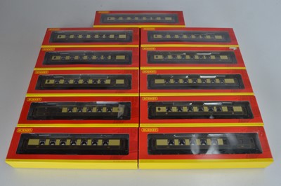 Lot 102 - Hornby (China) boxed 00 Gauge chocolate and cream Pullman Cars (11)