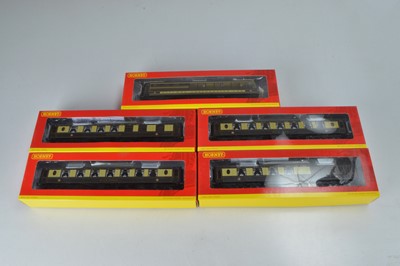 Lot 104 - Hornby (China) boxed 00 Gauge chocolate and cream 12-wheel Pullman Cars and an Observation Pullman Car (5)