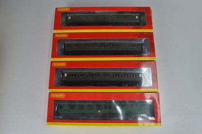 Lot 108 - Hornby (China) boxed 00 Gauge SR green Maunsell Corridor Coaches and BR green 2nd Class Brake (4)
