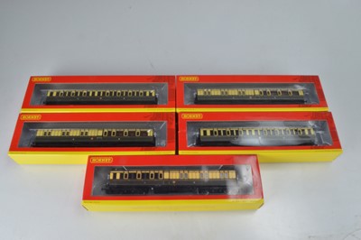 Lot 109 - Hornby (China) boxed 00 Gauge GWR chocolate and cream Clerestory Coaches (5)