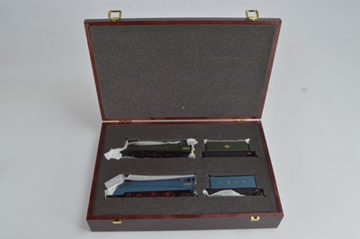 Lot 152 - Bachmann boxed 00 Gauge 31-961 Mallard twin Set