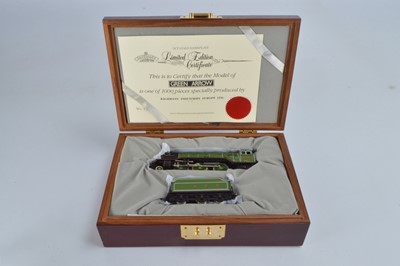 Lot 156 - Bachmann boxed 00 Gauge 9ct Gold Plated LNER green Class A2 4771 'Green Arrow' Locomotive and Tender