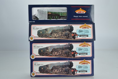 Lot 180 - Bachmann boxed 00 Gauge LNER Class V2 2-6-2 Locomotives and Tenders (4)