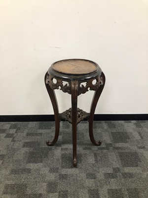 Lot 812 - A chinoiserie cot stand/torchiere