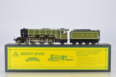 Lot 623 - Gorgi / Bassett Lowke A3 class BL 99023 Australian Tour, LNER lined Apple Green No 4472 'Flying Scotsman' limited edition No 85