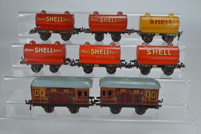 Lot 822 - Bing O Gauge rolling stock comprising 5 x SHELL tankers in red, 1 x SHELL tanker in yellow and 2 x horse boxes, (8)