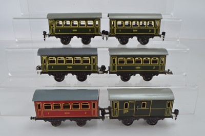 Lot 835 - Doll & Co. O Gauge European style 4 wheel coaches consisting of 4 x 1st/2nd class green coaches No 5551, 1 x 1st/2nd class red coach and 1 x green post van, (5)