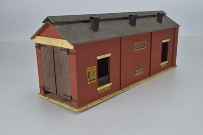 Lot 860 - Bassett Lowke O gauge single track Engine Shed,  approx 47cm long x 14 1/2 cm wide x 19cm High