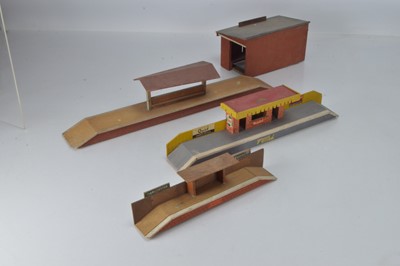 Lot 862 - Hugar station platform together with another commercial / scratchbuilt platforms and a commercial / scratch built Goods Depot (4)