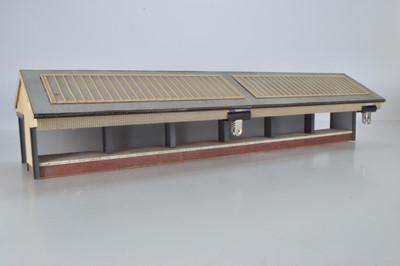 Lot 953 - 0 Gauge scratchbuilt finescale large road/rail Covered Platform depot