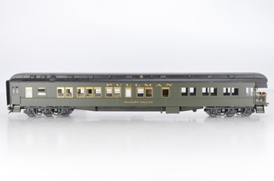 Lot 981 - J & M models, Gauge 1 cat No GIA 230, American Pullman 'Nagara Valley', Green with Gold Lining, on 12 wheel sprung bogies, with gauge 1 track (2)