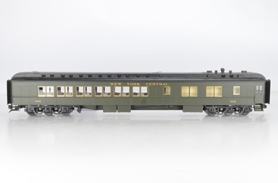 Lot 984 - J & M Models or similar Gauge 1 NYC 'New York Central' Dining car Cat No GIA 210, green with gold lining, on 12 wheel sprung bogie, with gauge 1 track (2)