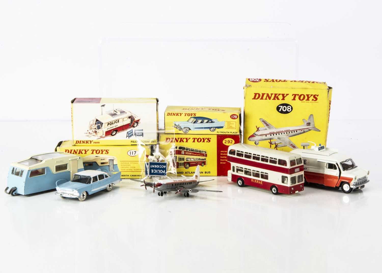 Lot 22 - Dinky Toys