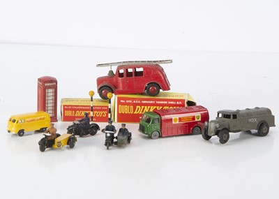 Lot 23 - Dublo Dinky Toys 071 Volkswagen Delivery Van