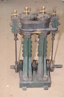 Lot 1047 - A large twin cylinder 19th-20th century marine steam engine standing approx 59 cm high