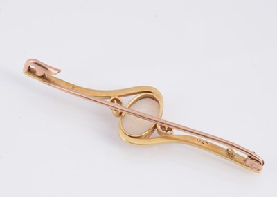 Lot 6 - An Edwardian 15ct gold opal bar brooch