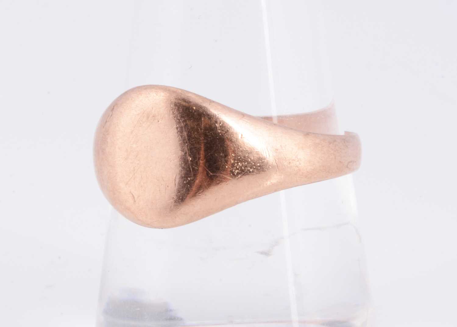 Lot 9 - A 9ct rose gold signet ring