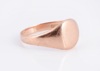 Lot 9 - A 9ct rose gold signet ring