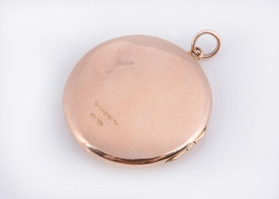 Lot 25 - A 9ct gold round locket