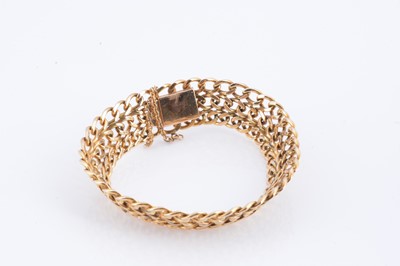 Lot 36 - A yellow metal gold three strand curb bracelet