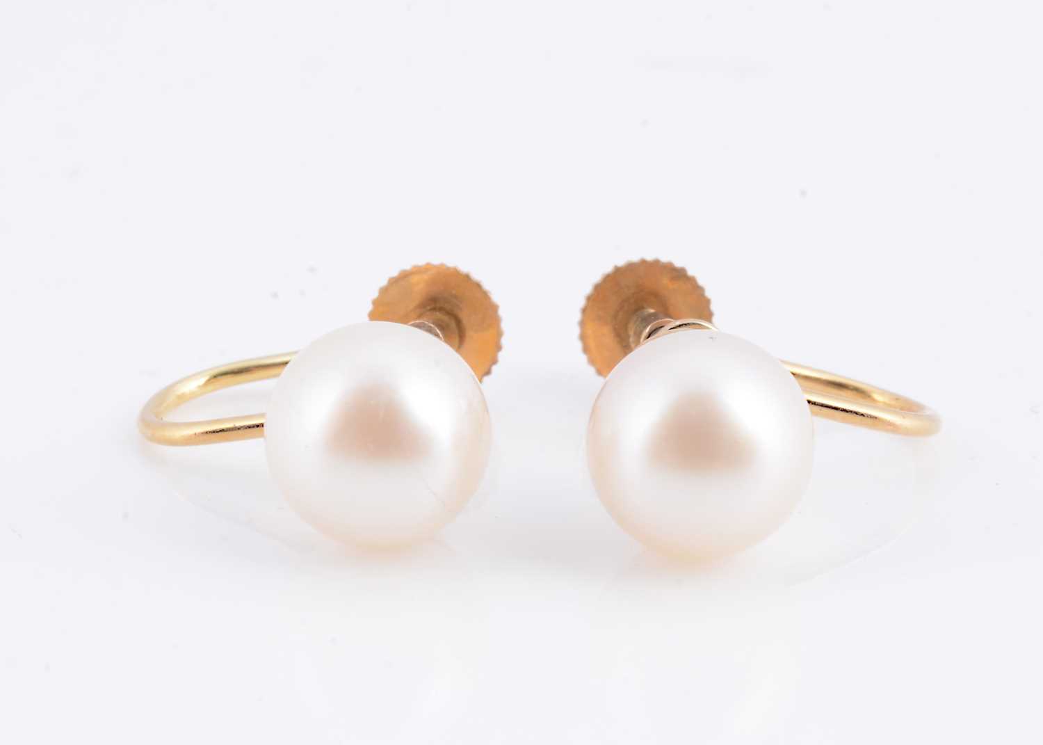 Lot 53 - A pair of 9ct gold screw back pearl earrings