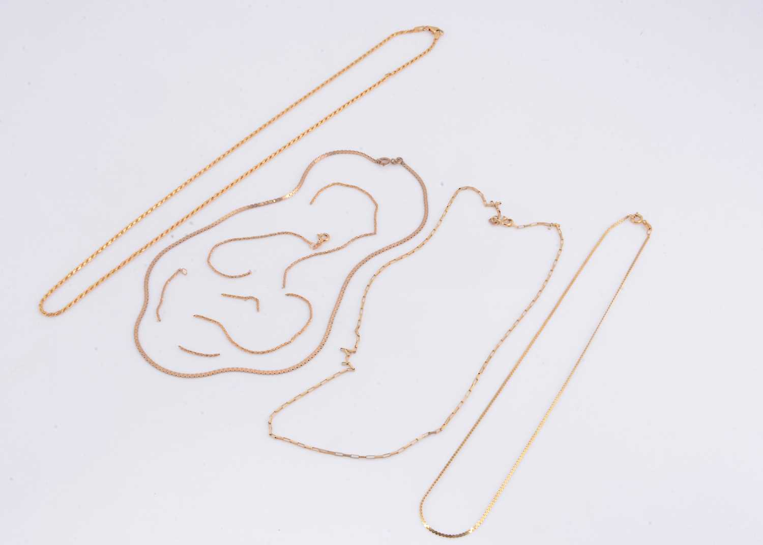 Lot 65 - A collection of 9ct gold chains