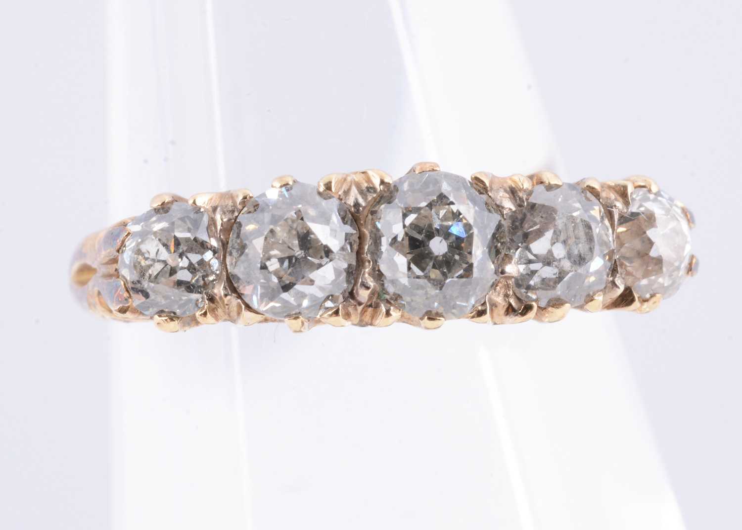 Lot 91 - An Edwardian 18ct gold five stone old cut diamond ring