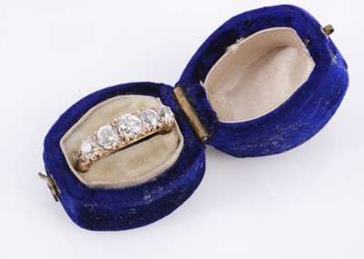 Lot 91 - An Edwardian 18ct gold five stone old cut diamond ring
