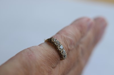 Lot 91 - An Edwardian 18ct gold five stone old cut diamond ring