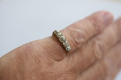 Lot 91 - An Edwardian 18ct gold five stone old cut diamond ring