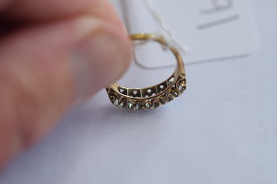 Lot 91 - An Edwardian 18ct gold five stone old cut diamond ring