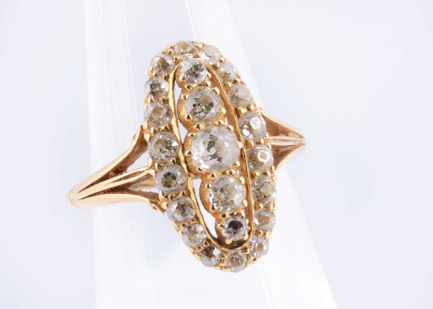 Lot 93 - An 18ct diamond set dress ring