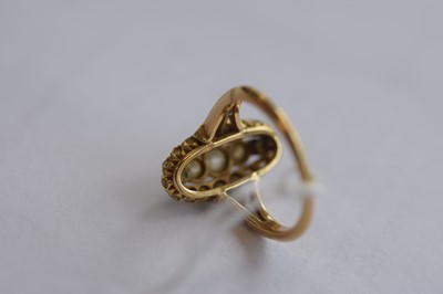 Lot 93 - An 18ct diamond set dress ring
