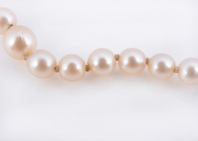 Lot 95 - A string of graduated cultured pearl necklace