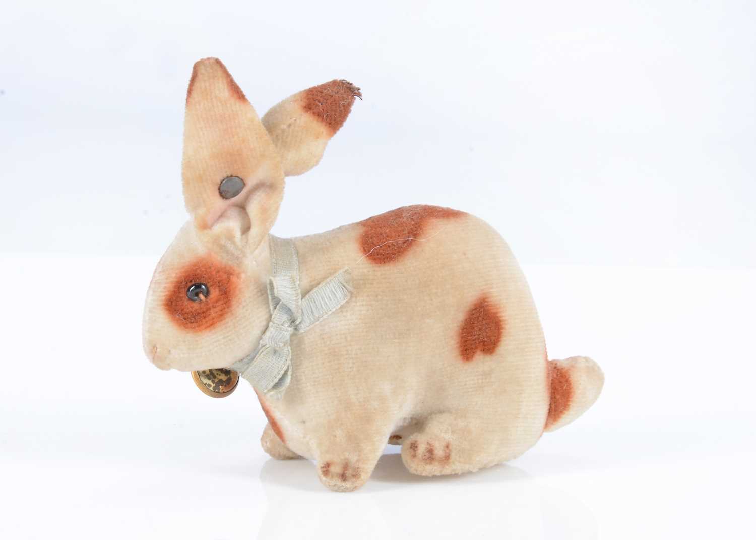 Lot 10 - A fine and tiny Steiff velvet rabbit, circa 1906