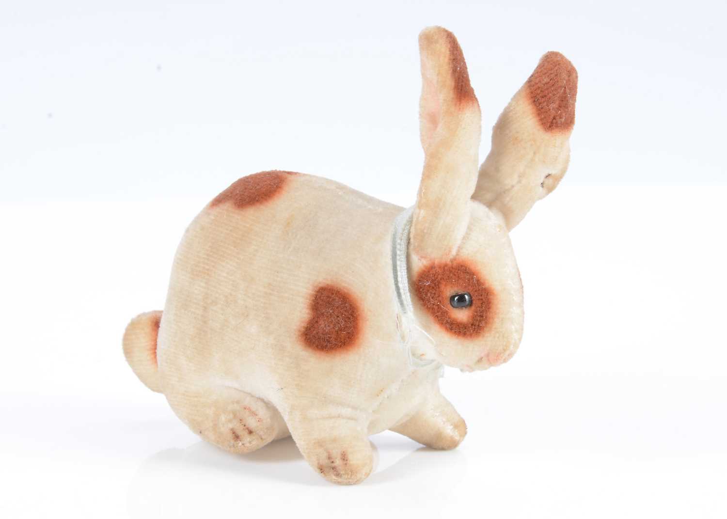 Lot 11 - A fine and tiny Steiff velvet rabbit, circa 1906