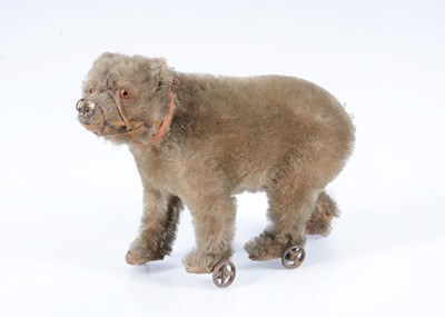 Lot 20 - An early German muzzled walking bear on wheels