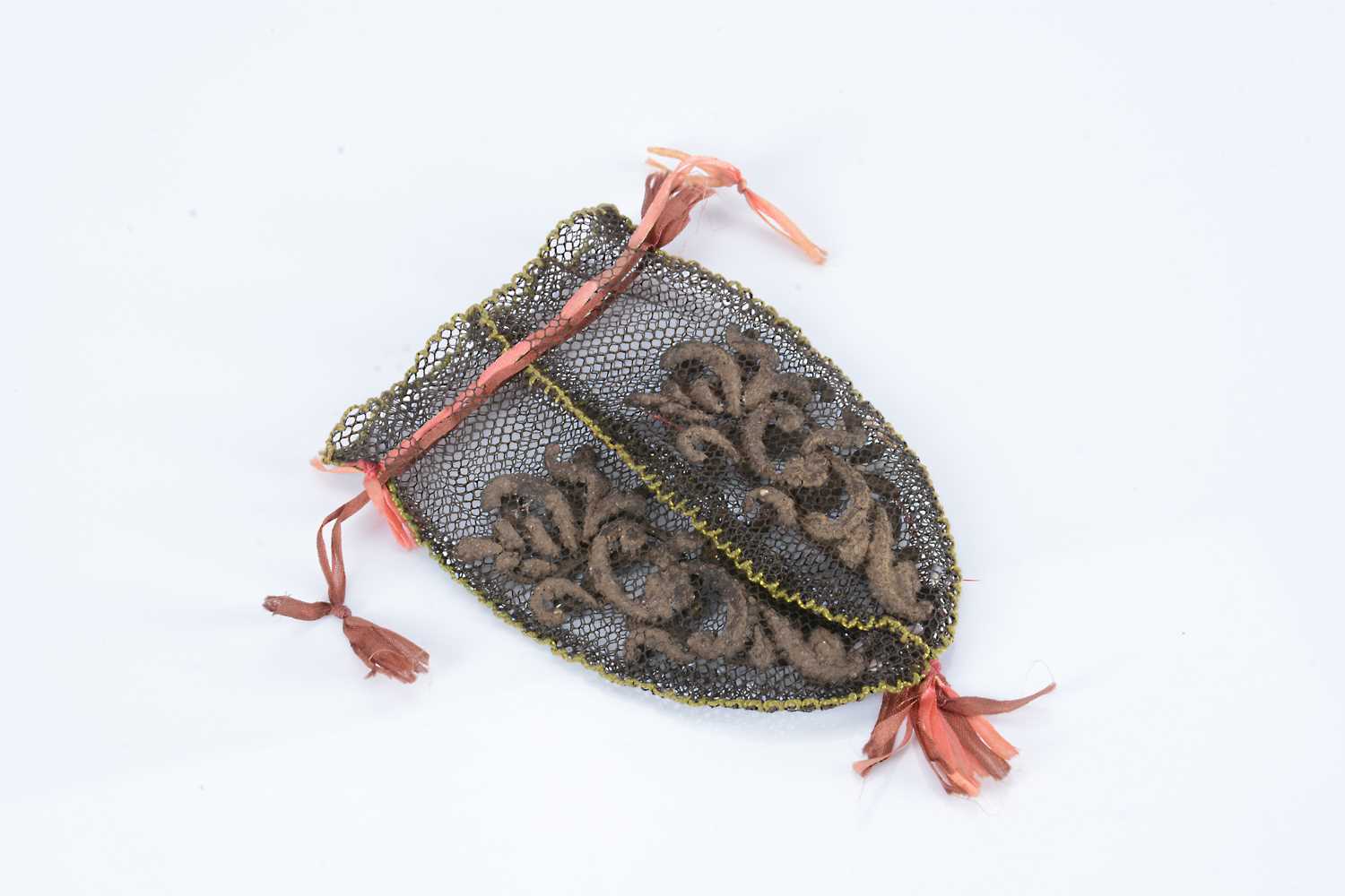 Lot 48 - An early 19th or possibly late 18th century net drawstring purse