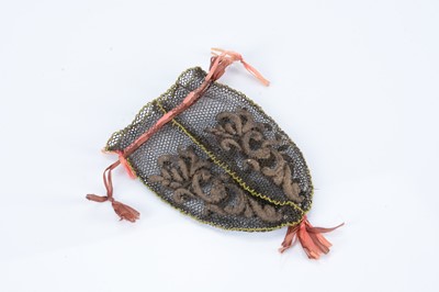 Lot 48 - An early 19th or possibly late 18th century net drawstring purse