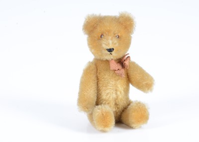 Lot 72 - A small post-war Schuco yes/no teddy bear