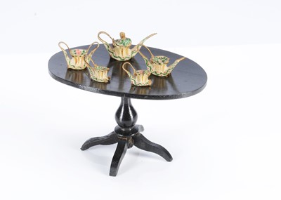 Lot 161 - An 19th century dolls’ house fish vertebrae tea set