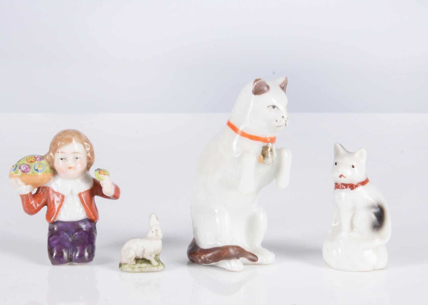 Lot 162 - A late 19th century German porcelain begging cat