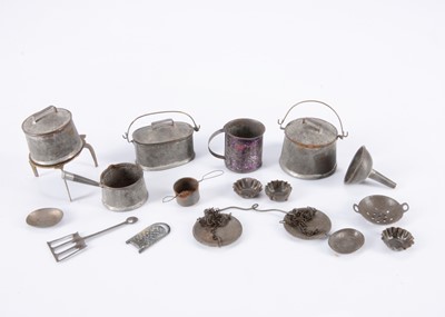 Lot 213 - 19th century English tinplate kitchen equipment