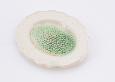 Lot 279 - A rare late 18th century doll’s or large scale dolls’ house creamware plate of peas