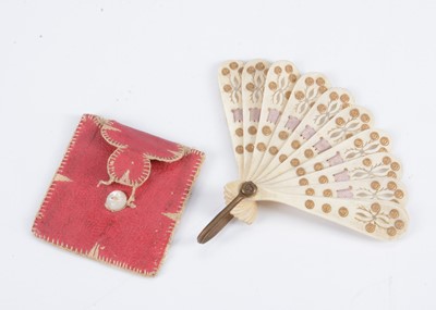 Lot 290 - An 19th century doll’s bone fan
