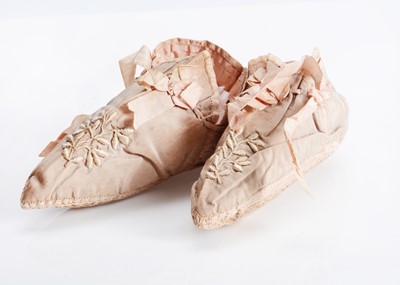 Lot 324 - A pair of early 19th century silk baby or doll slippers