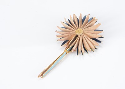 Lot 326 - An early 19th century folding paper fashion doll fan