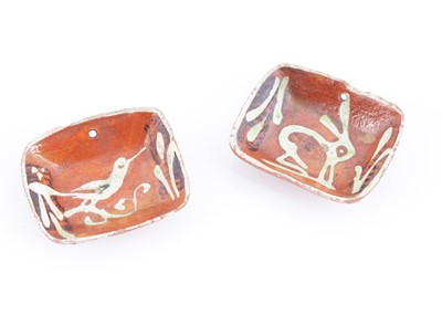 Lot 368 - A pair of 18th century style dolls’ house slipware dishes